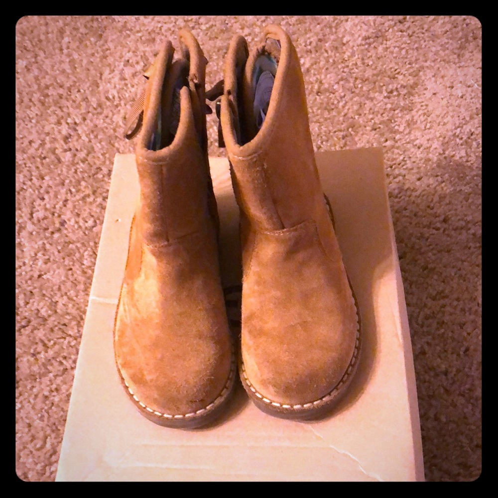 UGG (T CORENE) boots.